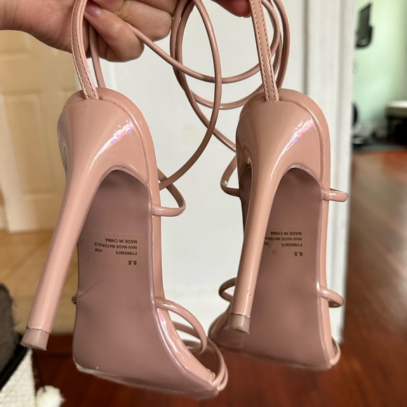 Size 8.5 Light Nude Strappy Pointed Toe stiletto heels - Picture 3 of 4
